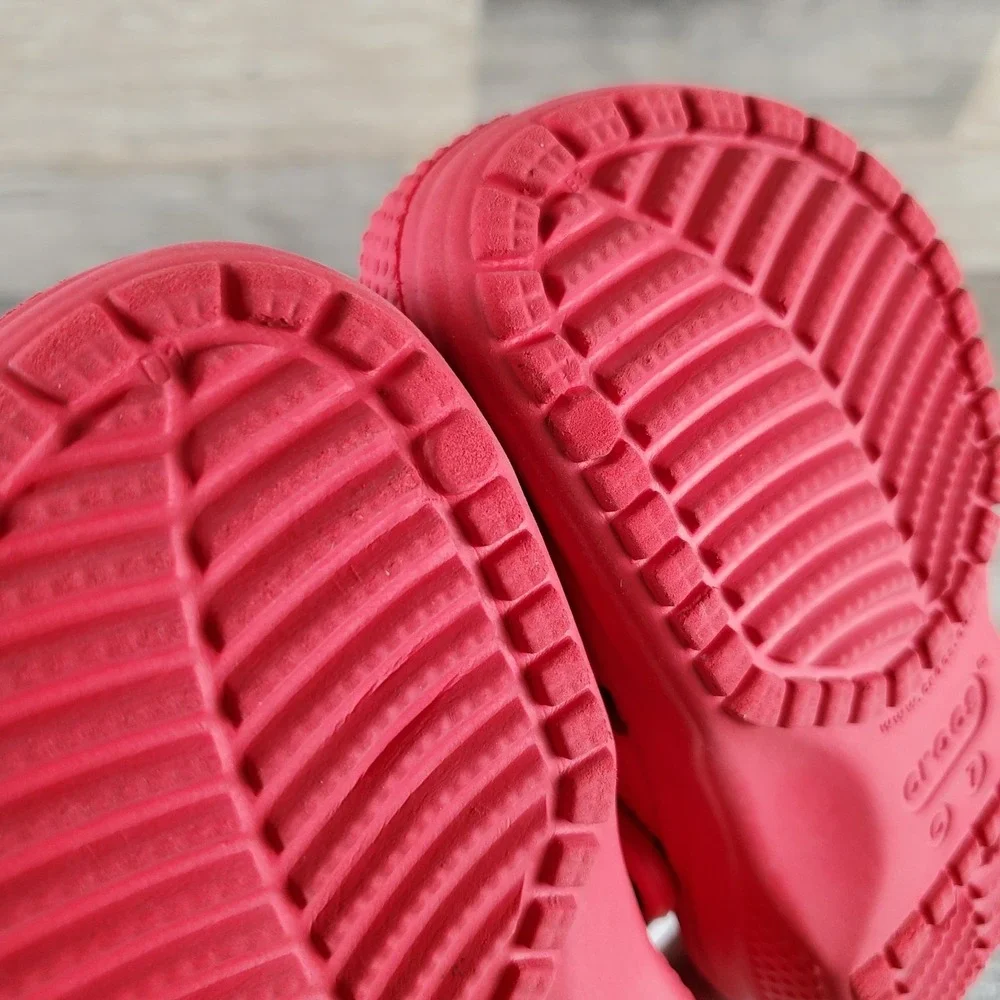 Crocs Classic Clog Kids Sz 7 C7 Red Rubber Round Toe Comfort Slip On Slingback